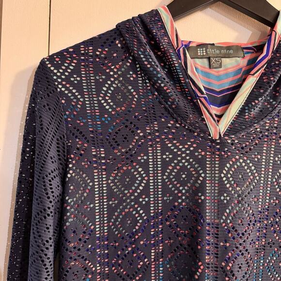 Title Nine Hoodie Long Sleeve Blue Wavy Strip Airess Amphib Tunic Cover up XS - Picture 6 of 9